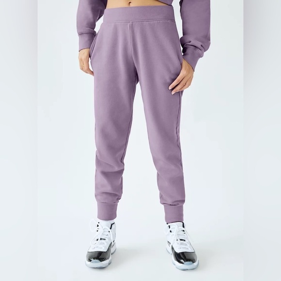 Aritzia Pants - Aritzia Lilac Violet TNA Cozy Fleece Boyfriend Cuffed Sweatpants Size XS